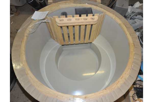 Sitzbänke aus Kunststoff (geschlossene Bauart) Sitzbänke aus Kunststoff (geschlossene Bauart)