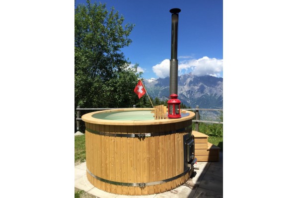 Badewanne aus Lärche mit Kunststoffeinsatz Badewanne aus Lärche mit Kunststoffeinsatz