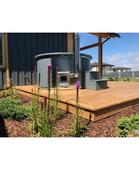 Die Wanne ist eine tolle Gartendekoration Die Wanne ist eine tolle Gartendekoration