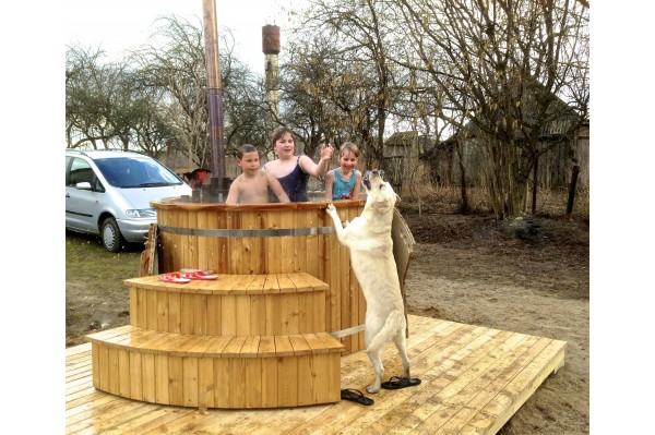 Badewanne aus Lärche mit Kunststoffeinsatz Badewanne aus Lärche mit Kunststoffeinsatz